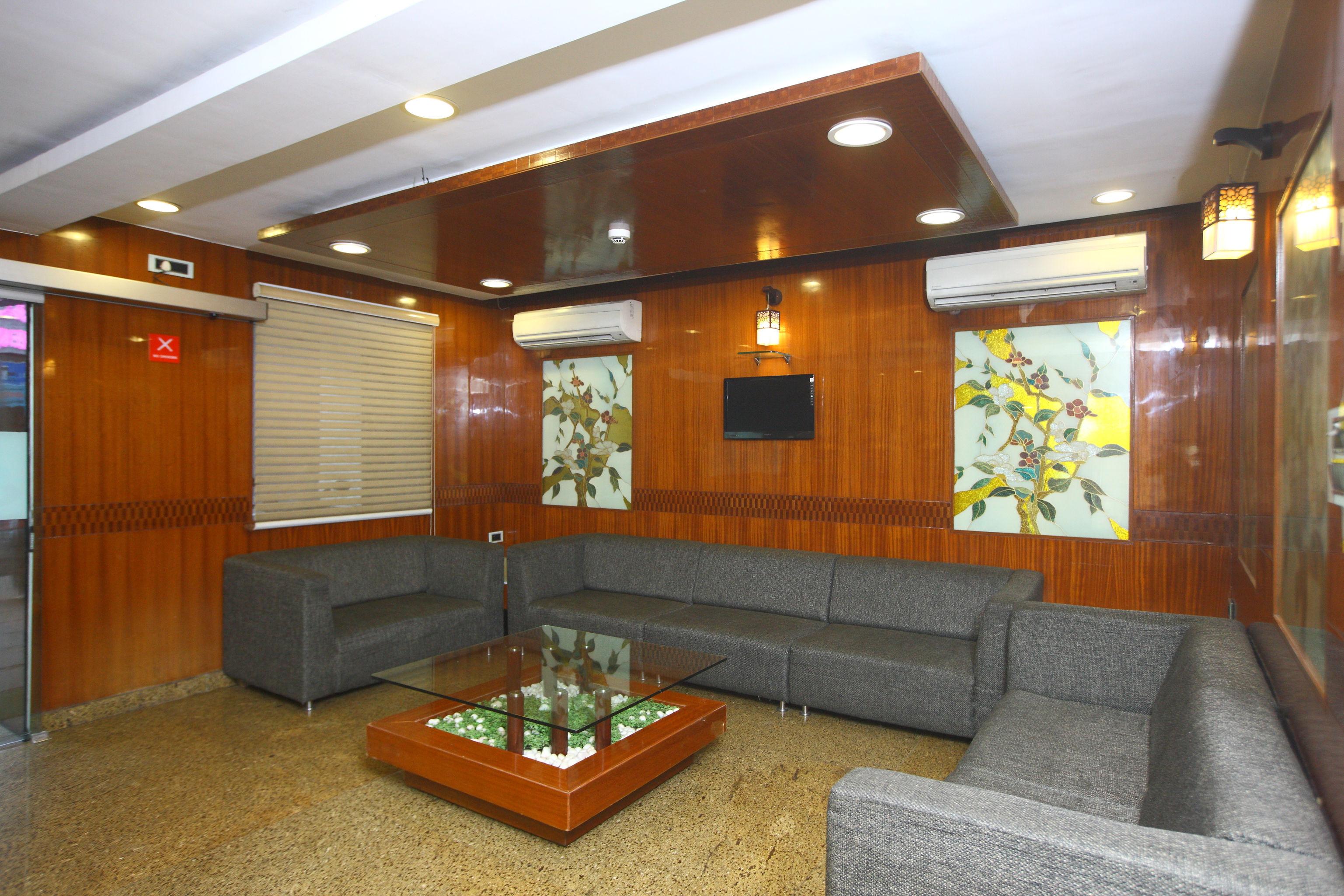 Hotel Collection O 479 Royapettah Chennai